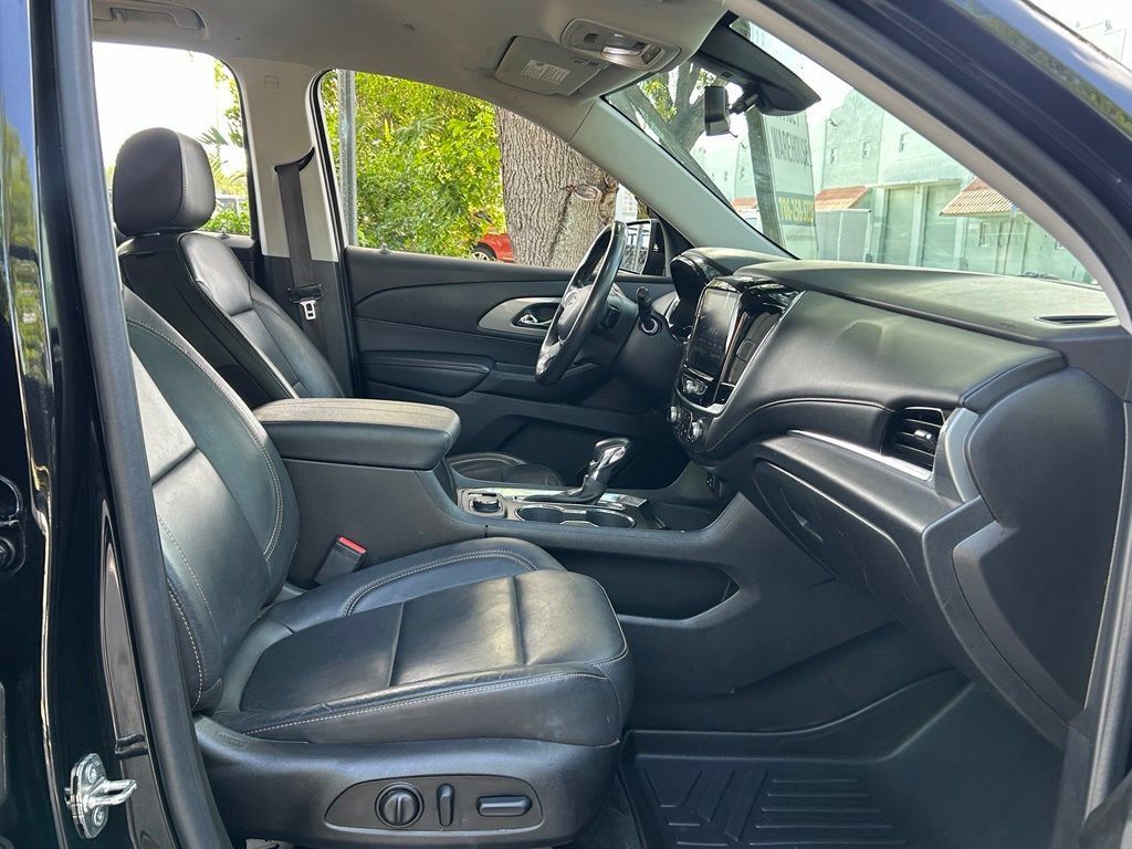 Used 2021 Chevrolet Traverse RS FWD image 40