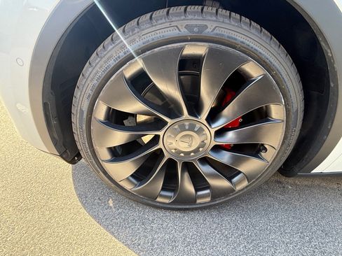 Used 2022 Tesla Model Y Performance AWD/4WD image 6