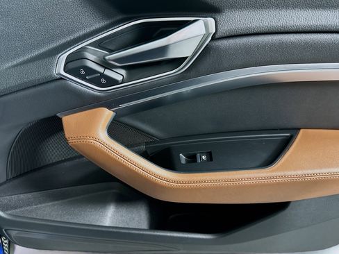 Used 2022 Audi e-tron Premium image 22