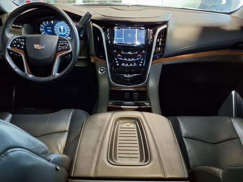 Used 2020 Cadillac Escalade Luxury AWD/4WD image 17