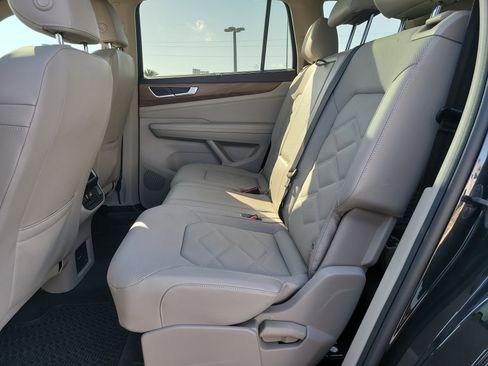 Used 2024 Volkswagen Atlas SE FWD image 11