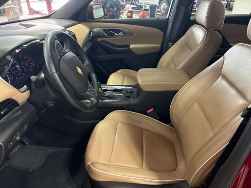 Used 2023 Chevrolet Traverse Premier FWD image 24