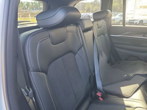 New 2026 Jeep Grand Cherokee Altitude AWD/4WD image 37
