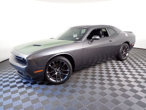 Used 2019 Dodge Challenger SXT RWD image 8