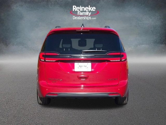 Used 2025 Chrysler Pacifica Limited FWD image 6