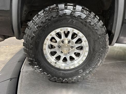 Used 2017 GMC Sierra 1500 SLT w/ SLT Premium Package image 13