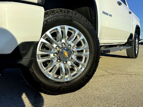 Used 2022 Chevrolet Silverado 2500 High Country w/ Z71 Off-Road Package image 2