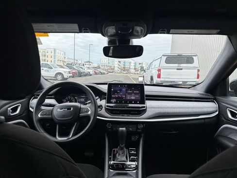 Used 2023 Jeep Compass Sport image 15