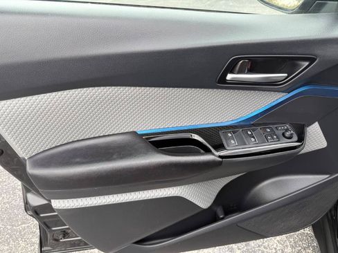 Used 2019 Toyota C-HR XLE FWD image 17