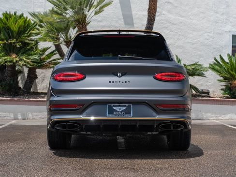 Used 2025 Bentley Bentayga AWD/4WD image 37