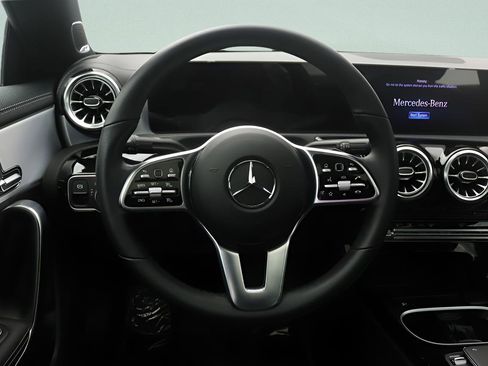 Used 2023 Mercedes-Benz CLA 250 image 8