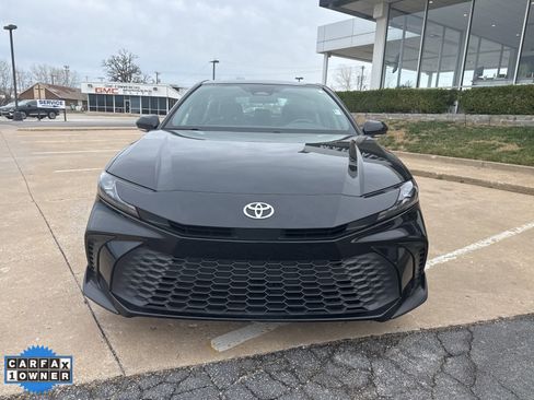 Used 2025 Toyota Camry SE image 8