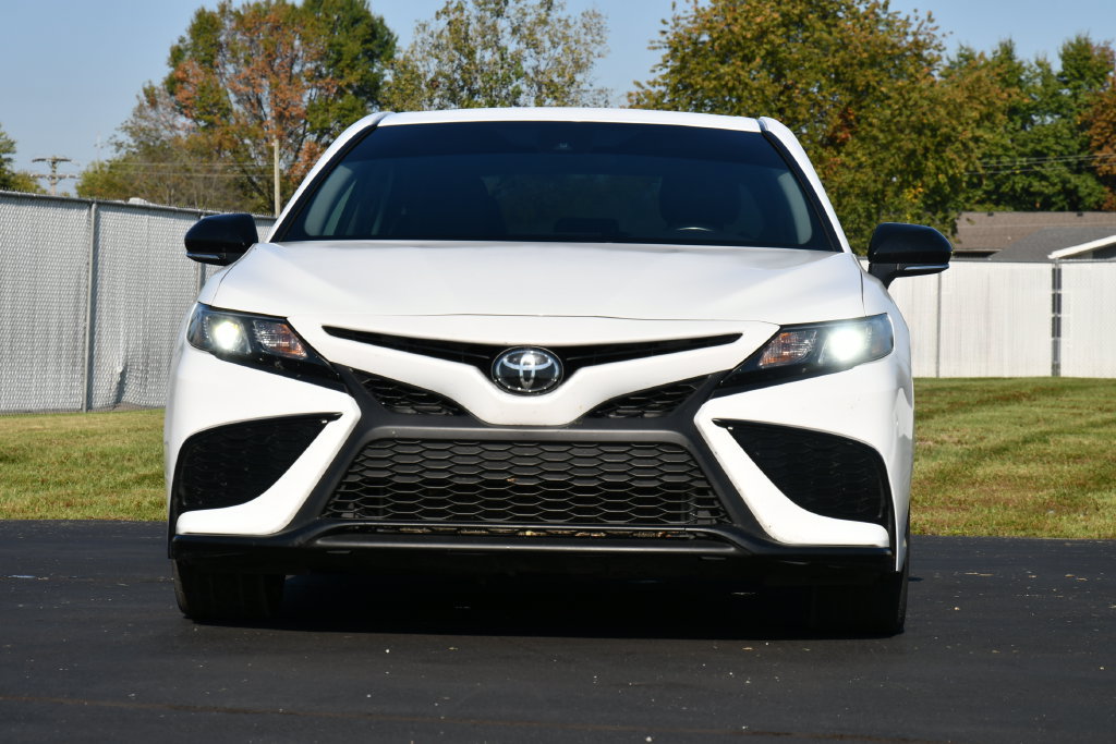 Used 2023 Toyota Camry SE FWD image 2