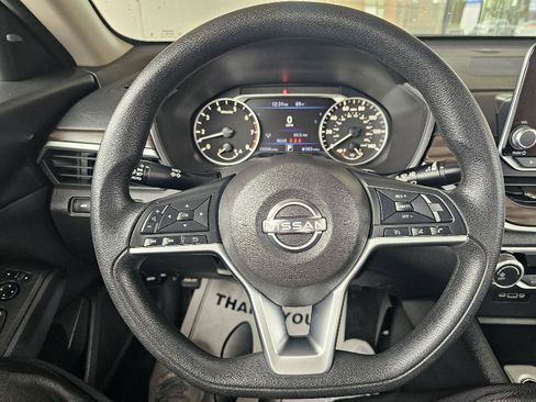 Used 2024 Nissan Altima 2.5 SV FWD image 20