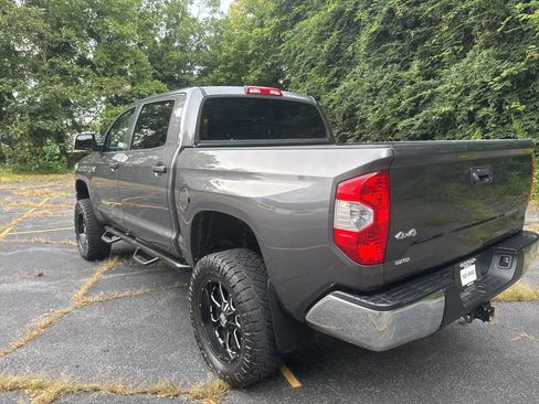 Used 2018 Toyota Tundra SR5 w/ SR5 Upgrade Package AWD/4WD image 5
