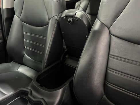 Used 2020 Toyota RAV4 XLE Premium image 34