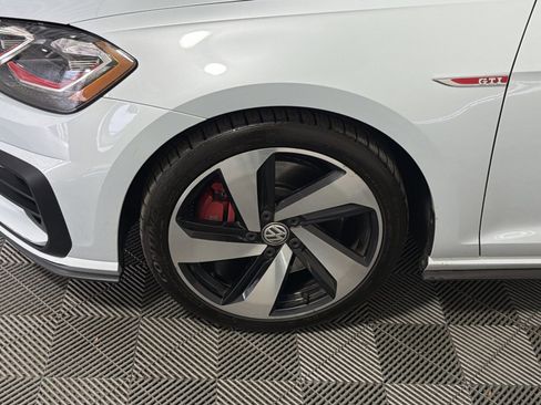 Used 2019 Volkswagen GTI SE image 12