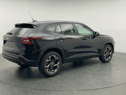 Used 2025 Chevrolet Trax LT FWD image 9