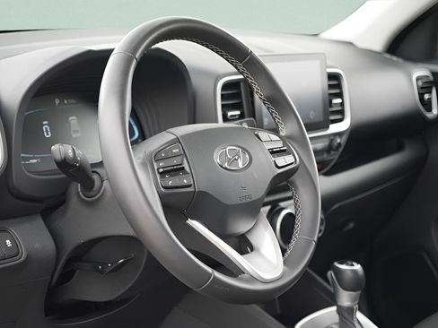 Certified 2025 Hyundai Venue SEL FWD image 23