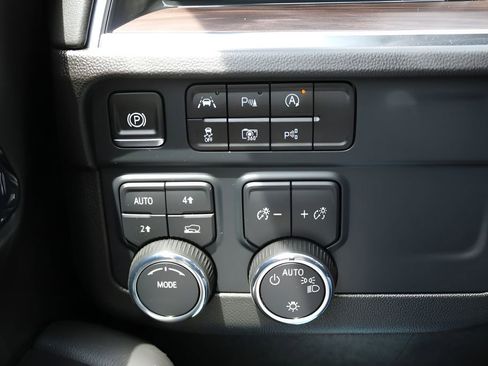 Used 2025 Chevrolet Tahoe LT AWD/4WD image 23