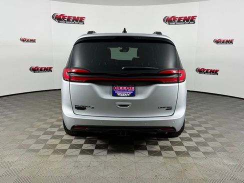 New 2026 Chrysler Pacifica Limited image 7