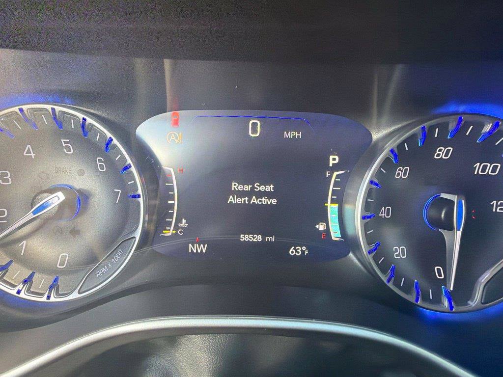 Used 2024 Chrysler Pacifica Touring-L FWD image 10