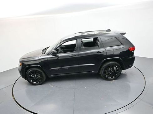 Used 2020 Jeep Grand Cherokee Altitude image 24