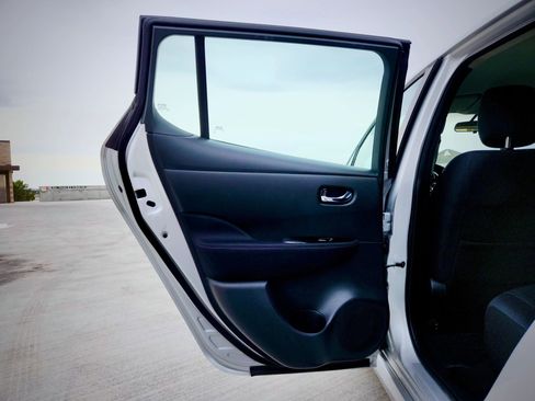 Used 2018 Nissan Leaf SV image 20