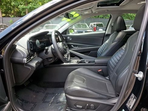 Used 2023 Hyundai Elantra Limited FWD image 16