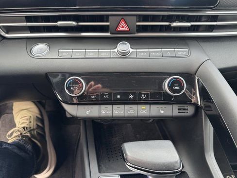 Used 2023 Hyundai Elantra SEL w/ Convenience Package image 17