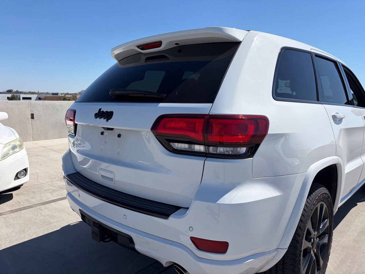Used 2017 Jeep Grand Cherokee Altitude RWD image 4