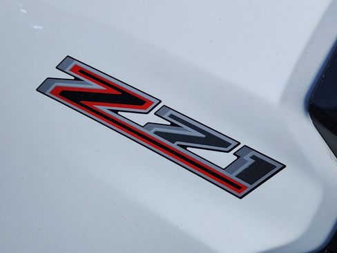 New 2025 Chevrolet Colorado Z71 w/ Technology Package AWD/4WD image 9