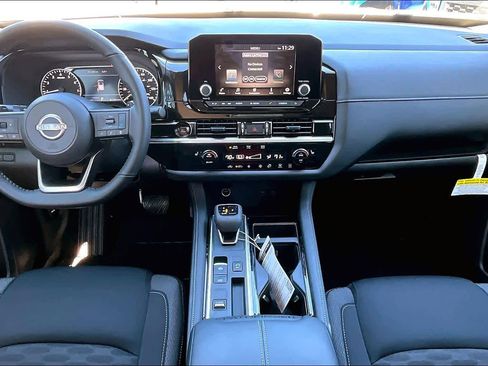 New 2025 Nissan Pathfinder SV image 5