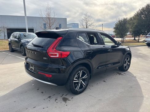 Certified 2025 Volvo XC40 B5 Core image 5