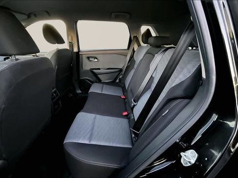 Used 2023 Nissan Rogue SV image 16