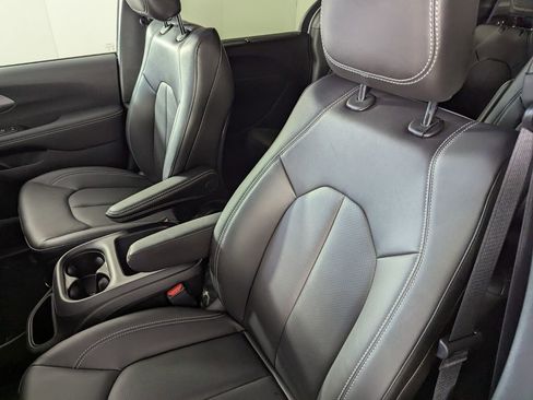 New 2026 Chrysler Pacifica Select image 11