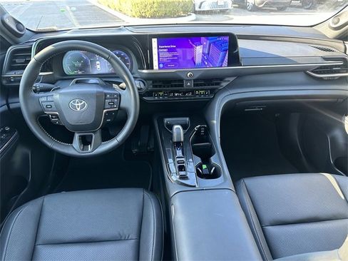 Used 2025 Toyota Crown Platinum image 9