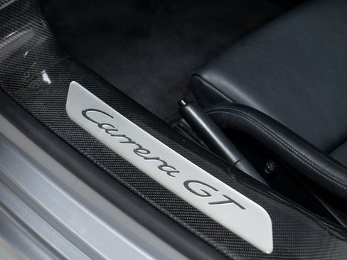 Used 2005 Porsche Carrera GT RWD image 22