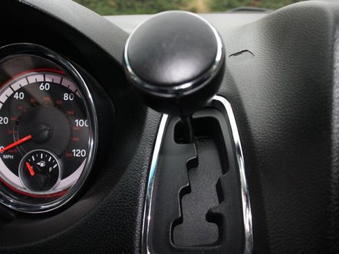 Used 2012 Dodge Grand Caravan Crew FWD image 8
