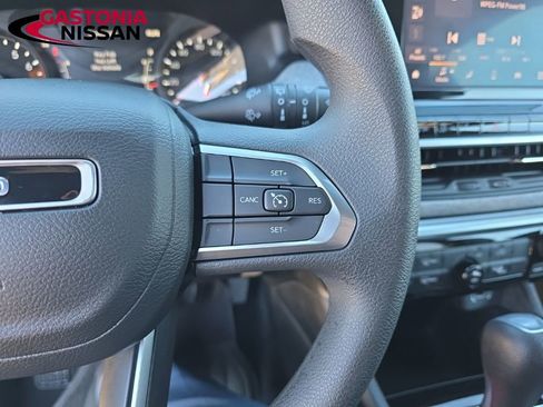 Used 2025 Jeep Compass Sport image 27