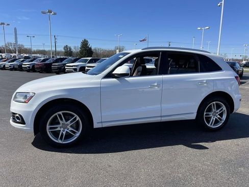 Used 2017 Audi Q5 2.0T Premium Plus w/ Technology Package image 3
