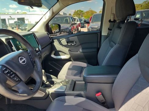Used 2025 Nissan Frontier SV w/ SV Convenience Package image 10