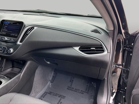 Used 2025 Chevrolet Malibu RS FWD image 18