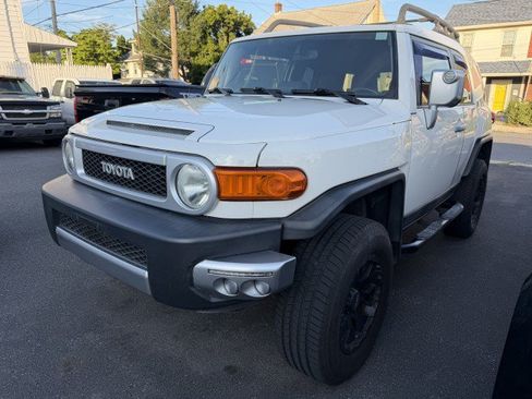 Used 2013 Toyota FJ Cruiser 4WD w/ Upgrade Pkg image 1