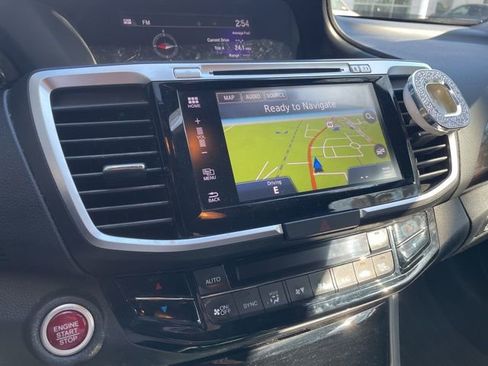 Used 2017 Honda Accord Touring image 9