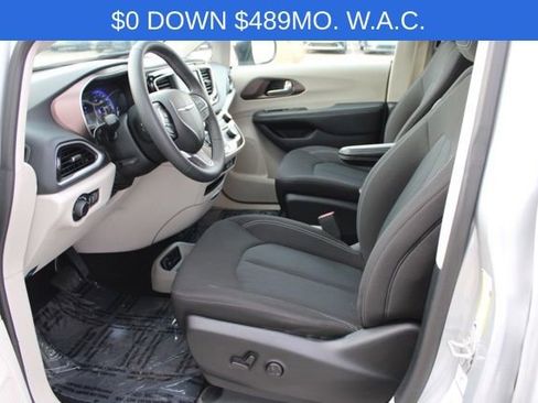 Used 2024 Chrysler Voyager LX image 14