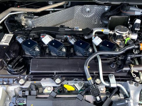 Certified 2025 Toyota Corolla Cross XLE FWD image 32