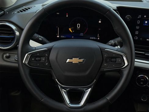 Certified 2025 Chevrolet Trax LT w/ LT Convenience Package image 13