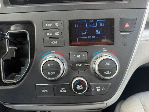 Used 2015 Toyota Sienna LE image 19