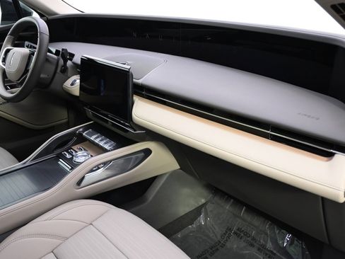 New 2025 Lincoln Nautilus Reserve image 15